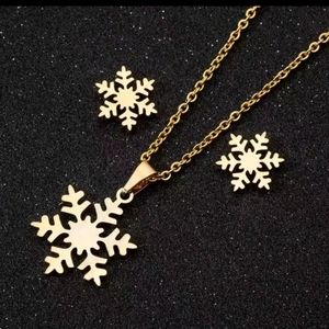 18k Gold Plated Snowflake Winter Flower Necklace Earrings Set,
